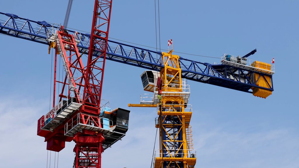 Gruas torre en obra para familias de producto